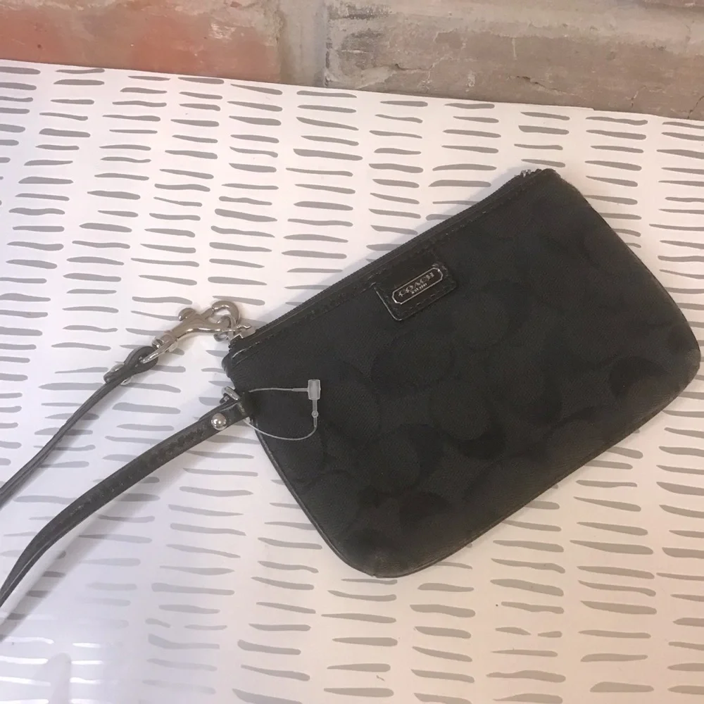 COACH Women’s Black Signature 